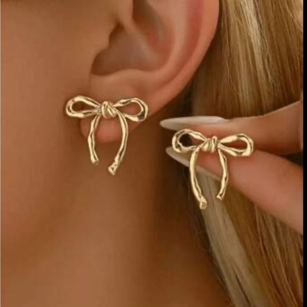 ✨NEW Elegant Gold tone Bow Hypoallergenic Earrings